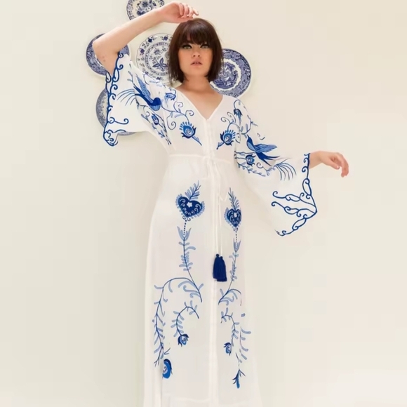 Elegant Floral Maxi Dress - Blue And White - Picture 5 of 16